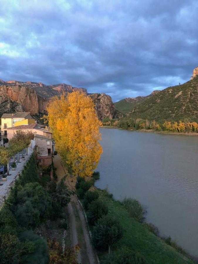 Apartamento A 1A Linea Sant Llorenc De Montgai_ Whitehouse المظهر الخارجي الصورة
